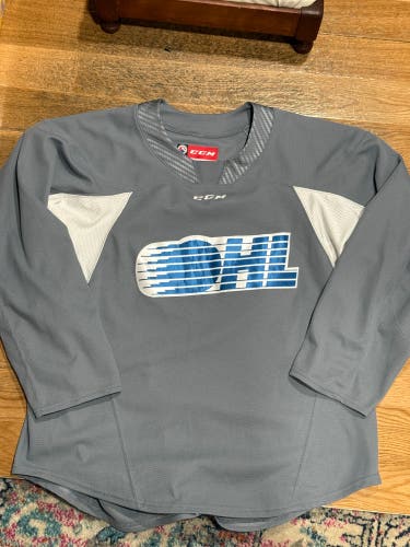 Gray Size 54 Men's CCM Jersey (New)