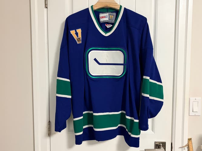 Authentic CCM Vancouver Canucks Stick In Rink Blue Jersey Size Large