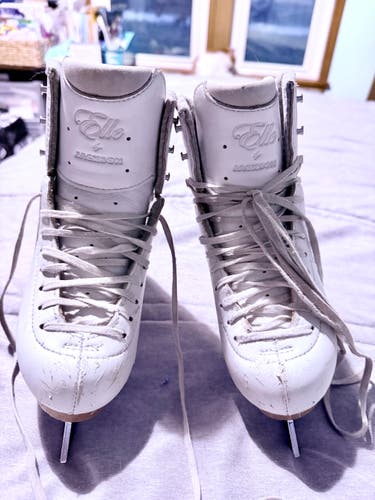 Jackson Ultima Figure Skates B Junior 3.5 (Used)