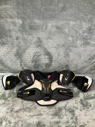 Medium Senior CCM Super Tacks AS1 Shoulder Pads (Used)