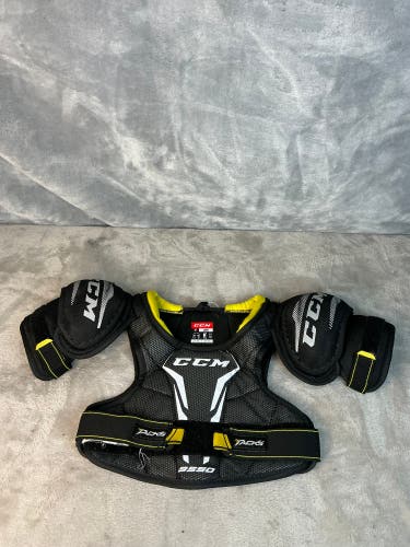 Large Youth CCM Tacks 9550 Shoulder Pads (Used)