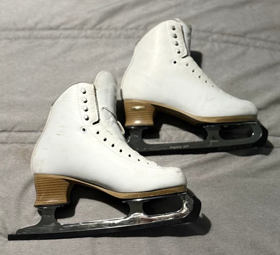 Jackson Ultima Figure Skates B Adult 6.5 (Used)