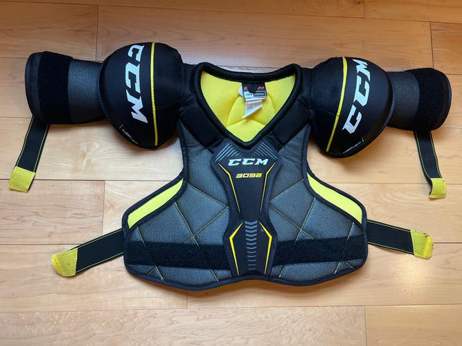 Large Senior CCM Tacks 3092 Shoulder Pads (Used)