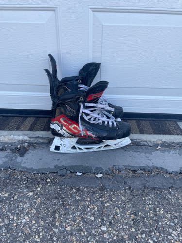 Red CCM JetSpeed FT6 Pro Hockey Skates 9 (Used)