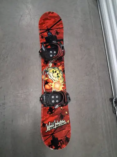 World Industries 135 CM Snowboard Flameboy W/ World Industries Bindings