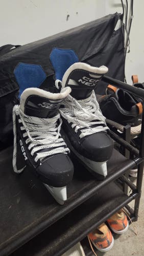 Black CCM Next Hockey Skates Regular Width Size 4 (Used)