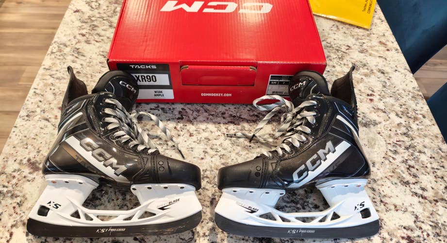 2026 CCM XR90 Hockey Skates 7 Wide