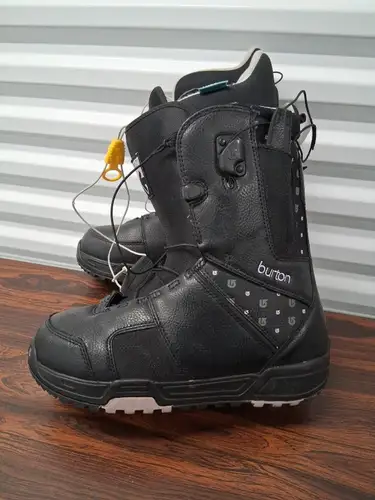 Burton Mint 1 Snowboard Boots Black Women's Size 8.5 NICE!