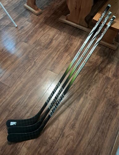 3 Pack Senior Bauer Vapor Hyperlite 2 Right Handed Hockey Sticks P92 70 Flex (Used)