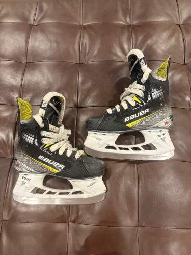 Black/Yellow 2023 Bauer Vapor X4 Hockey Skates Regular Width Size 1.5 (Used)