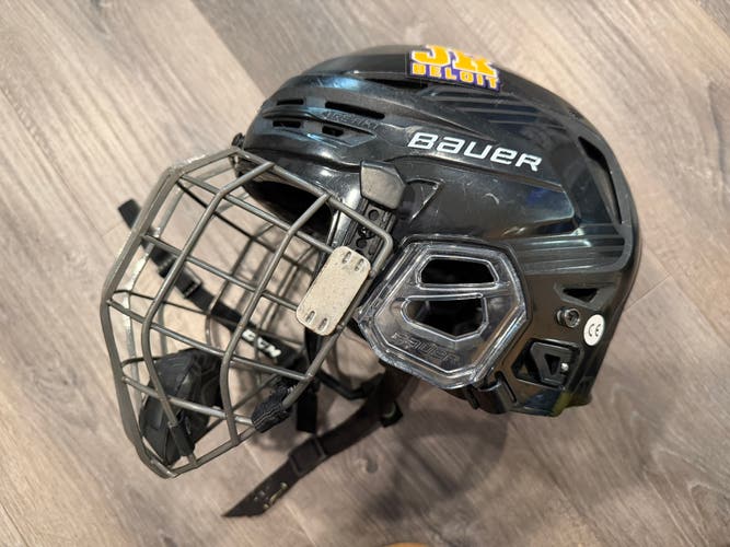 Small Bauer Re-Akt 85 Helmet (Used)