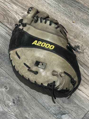 Wilson A2000 RH First Base Baseball Glove 12" (Used)