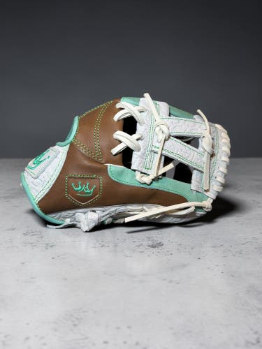 Crown Gloves  RH Infield Baseball Glove 12" (New)