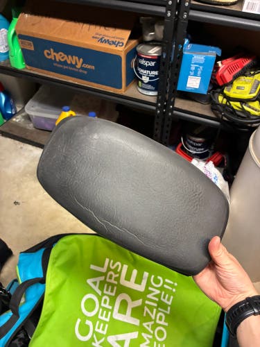 OBO robo hi-control goalkeeping hand protector- right hand (Used)