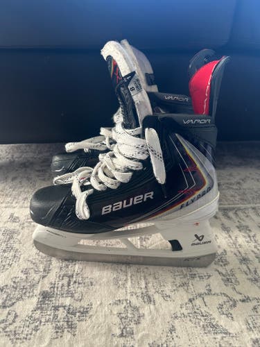 2025 Bauer Vapor Flypro Hockey Skates 8 (New)