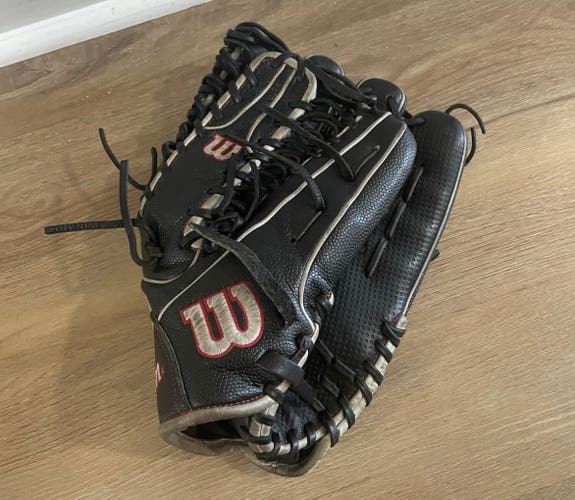 Wilson A2000 RH Outfield Baseball Glove 12.75" (Used)