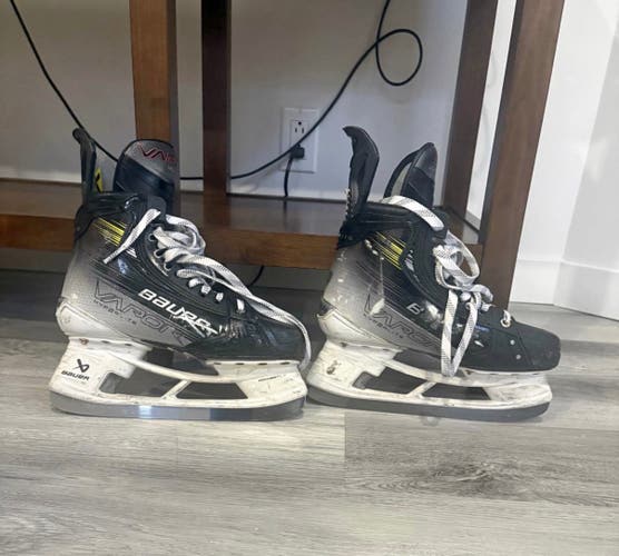 Bauer Vapor Hyperlite 2 Hockey Skates 7 (Used)