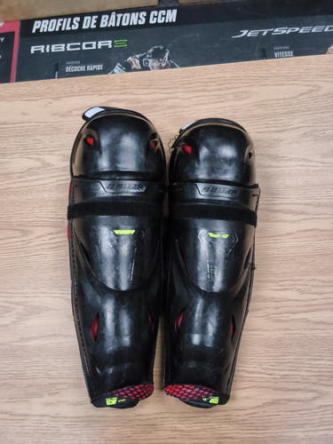 Senior Bauer Vapor Hyperlite 16" Shin Pads (Used)
