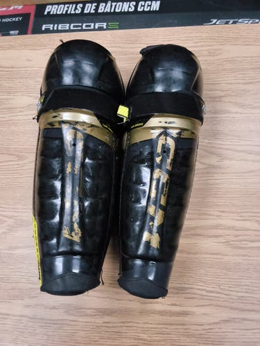 Senior CCM Tacks AS-V Pro 16" Shin Pads (Used)