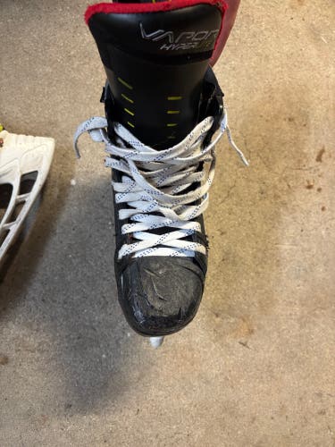2021 Bauer Vapor Hyperlite Hockey Skates 6 (Used)