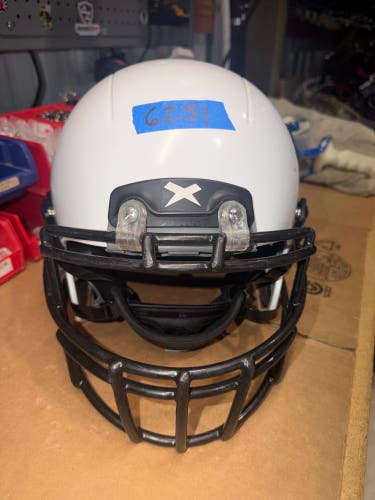 USED XENITH X2E+ ADULT FOOTBALL HELMET - XL - WHITE