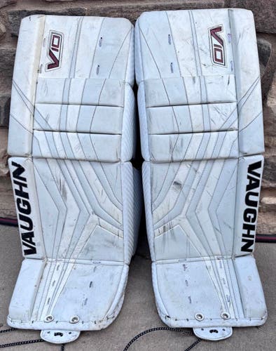 26" Vaughn Velocity V10 Goalie Leg Pads (Used)