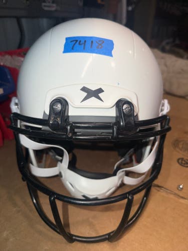 USED XENITH X2E+ YOUTH FOOTBALL HELMET - LARGE - WHITE
