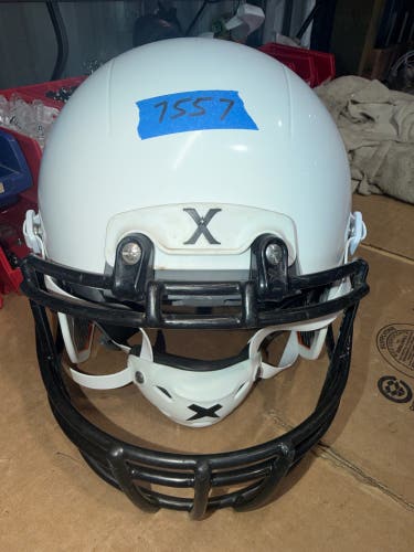 USED XENITH X2E+ YOUTH FOOTBALL HELMET - LARGE - WHITE