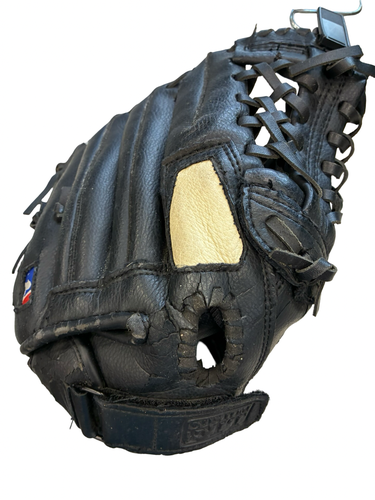 Used Wilson MLB BB/SB Glove RH Throw Black 11" 11682-S000138396