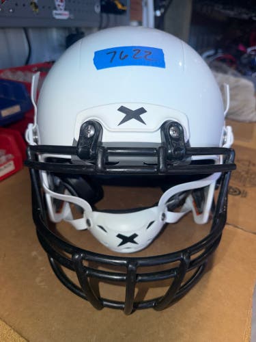 USED XENITH X2E+ YOUTH FOOTBALL HELMET - LARGE - WHITE