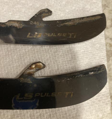 Bauer LS Pulse Ti 246 mm Ice Skate Blades (Fits a Size 5 or 5.5 Skate)