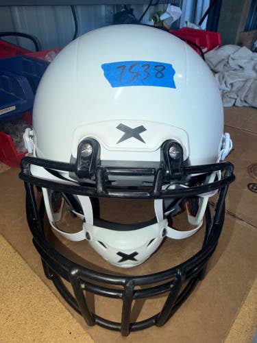 USED XENITH X2E+ YOUTH FOOTBALL HELMET - LARGE - WHITE
