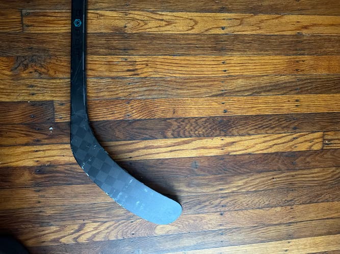 Senior Bauer Pulse Right Handed Hockey Stick P92 77 Flex (Used)