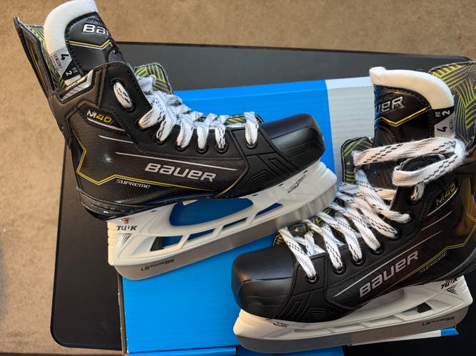 2024 Intermediate Bauer Supreme M40 Hockey Skates Size 4 Fit-2 (New)
