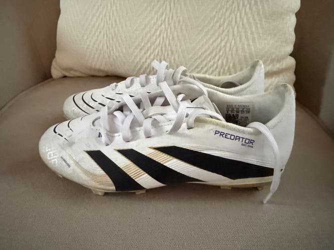 Adidas Predator Soccer Cleats- White and gold  Kids 4Y Cleats (Used)