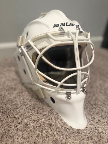 Senior Medium 2024 Bauer 960 Goalie Mask (Used)