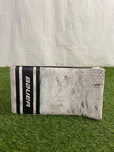 White Youth Bauer GSX Goalie Gloves & Blockers Regular (Used)