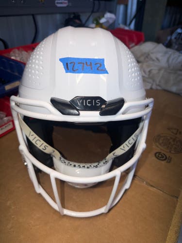 USED VICIS02 ADULT FOOTBALL HELMET - MEDIUM - METALLIC WHITE