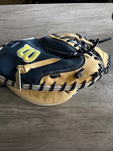 2025 Wilson A2000 Catcher's Baseball Mitt 34" (Used)