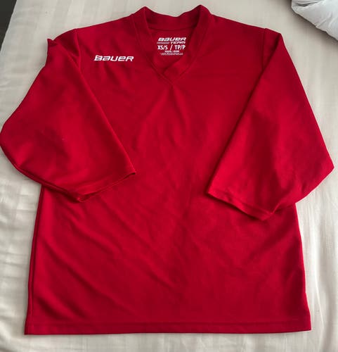 Red XS Kids Unisex Bauer Jersey (Used)