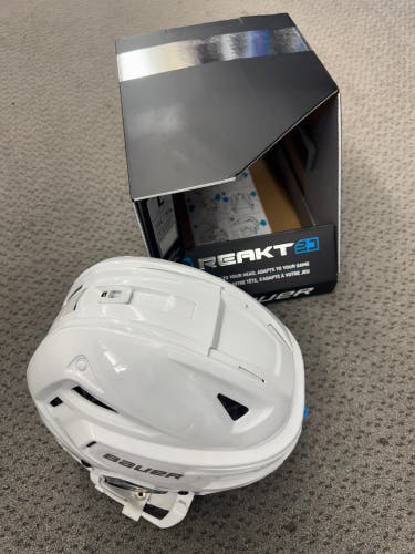 Large Bauer RE-AKT 3D Helmet (New) White