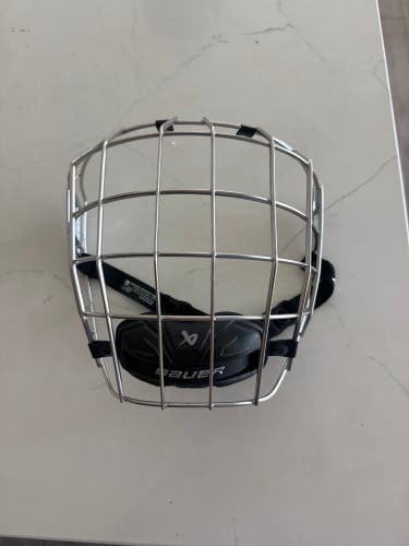 Bauer ll cage new!!
