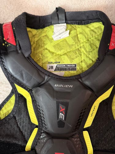 Men's Medium Junior Bauer Vapor 3X Shoulder Pads (Used)