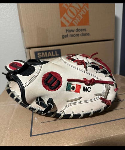 Wilson A2000 Right Hand Throw 34" A2000 Catcher’s Glove