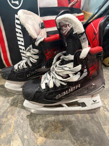 2023 Bauer Vapor X5 Pro Hockey Skates Regular Width Size 1 (Used)