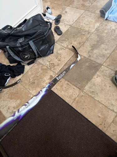 Senior Bauer Vapor Flylite Right Handed Hockey Stick P28 70 Flex (Used)