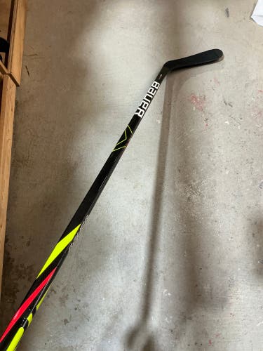 Senior Bauer Vapor X2.7 Hockey Stick Right Handed P92 77 Flex (Used)