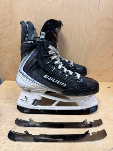 2025 Bauer Vapor Flylite Hockey Skates Regular Width Size 2.5