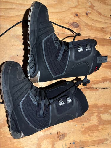 Men's Size M 10.5 (W 11.5) Vans World traveler Snowboard Boots (Used)
