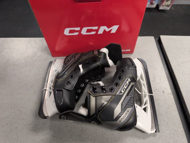 CCM Tacks Youth AS550 Hockey Skates Regular Width (New)